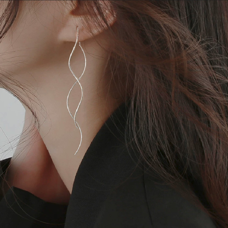＜卸＞【ピアス】ウェーブ 曲線 揺れる 華奢 ロングピアス【nsa-p30112】